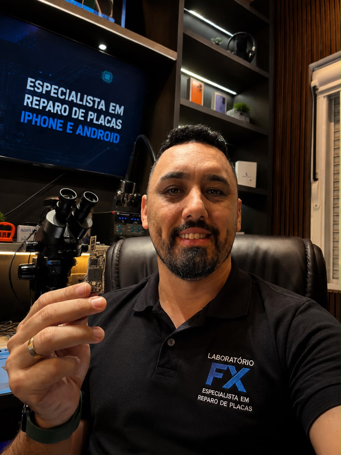 Prof. Wagner Ricardo — especialista em reparo de placas iPhone e Android